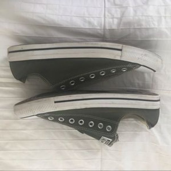Converse All Stars Chuck Taylor - Low Top - Men 10, Women 12 - Picture 5 of 9